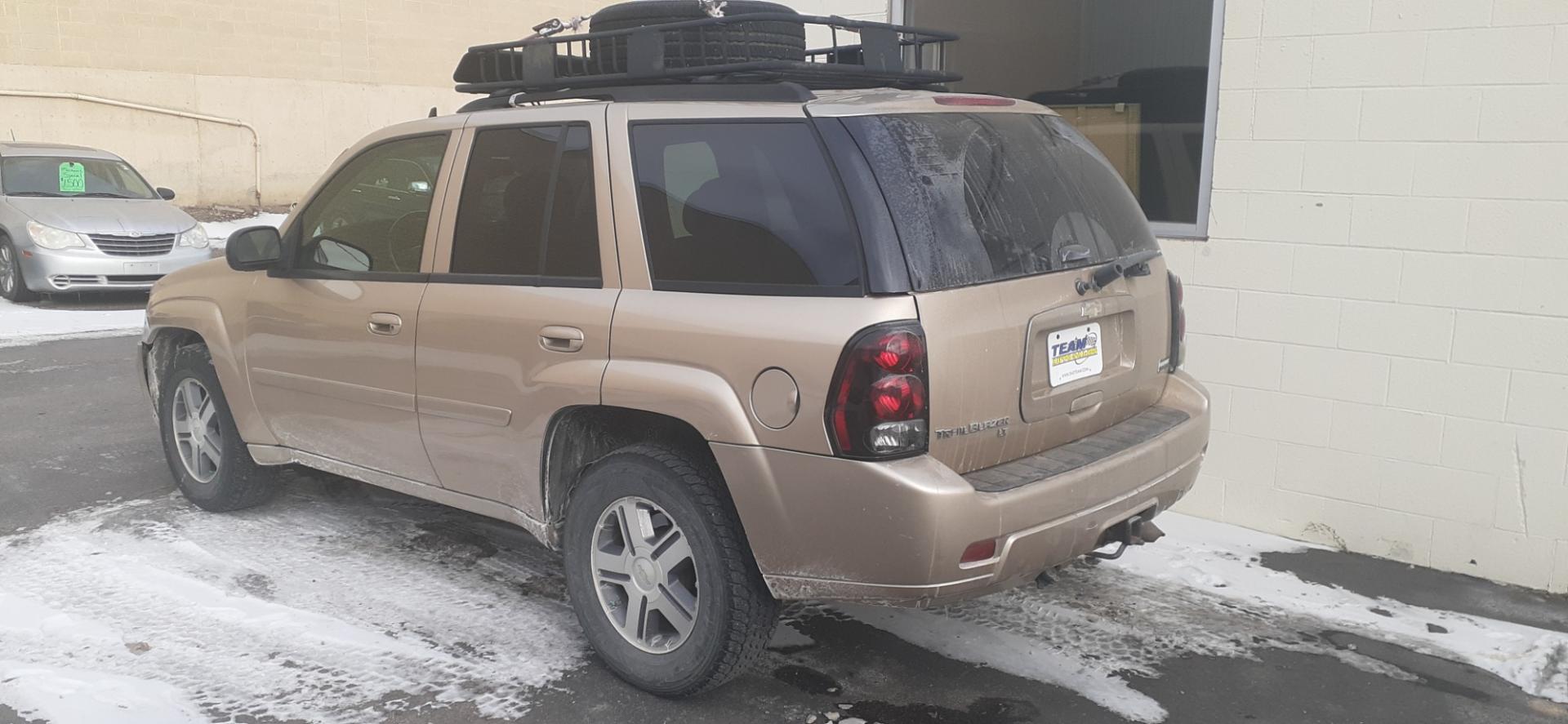 2007 Chevrolet TrailBlazer LS1 4WD (1GNET13M672) with an 5.3L V8 OHV 16V engine, 4-Speed Automatic Overdrive transmission, located at 2015 Cambell Street, Rapid City, SD, 57701, (605) 342-8326, 44.066433, -103.191772 - CARFAX AVAILABLE - Photo#2